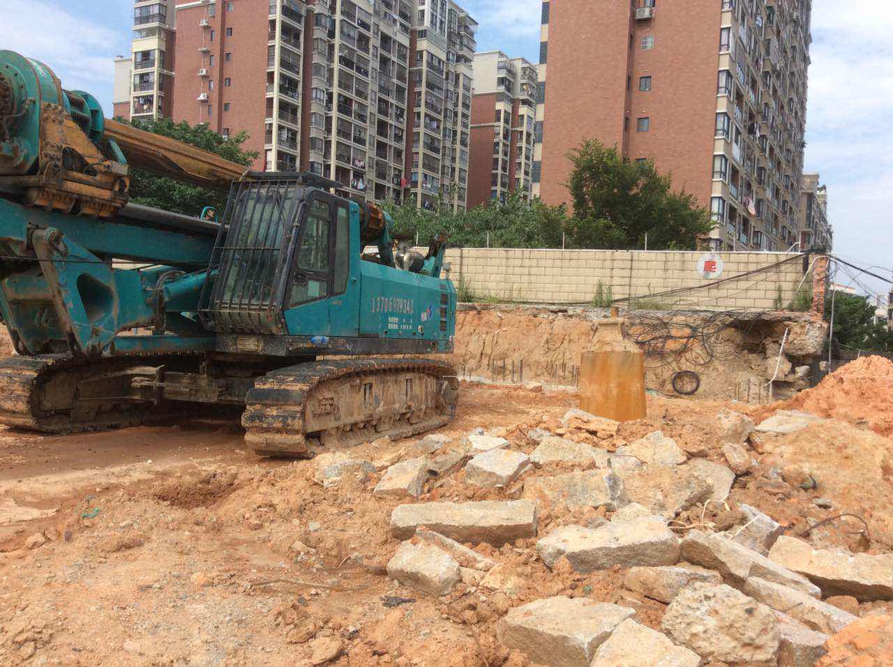 福建經(jīng)濟學校綜合實訓(xùn)樓項目圍護樁和塔吊基礎(chǔ)施工