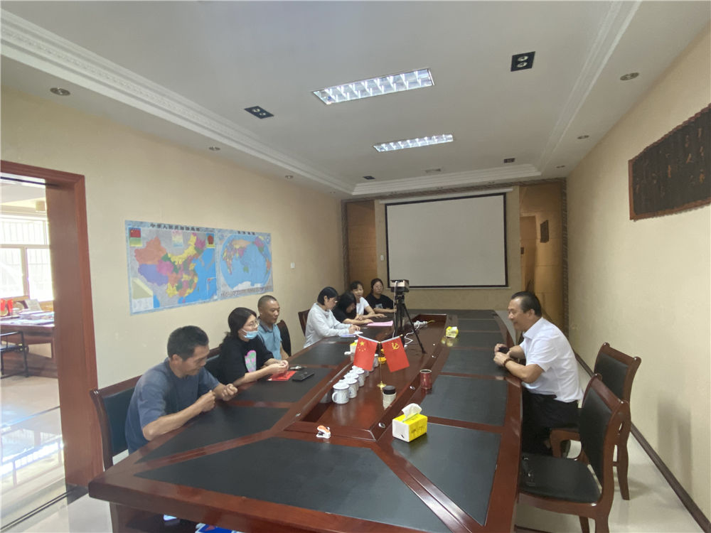 “關(guān)愛員工，情系學(xué)子”易順公司董事長為員工子女發(fā)放助學(xué)金