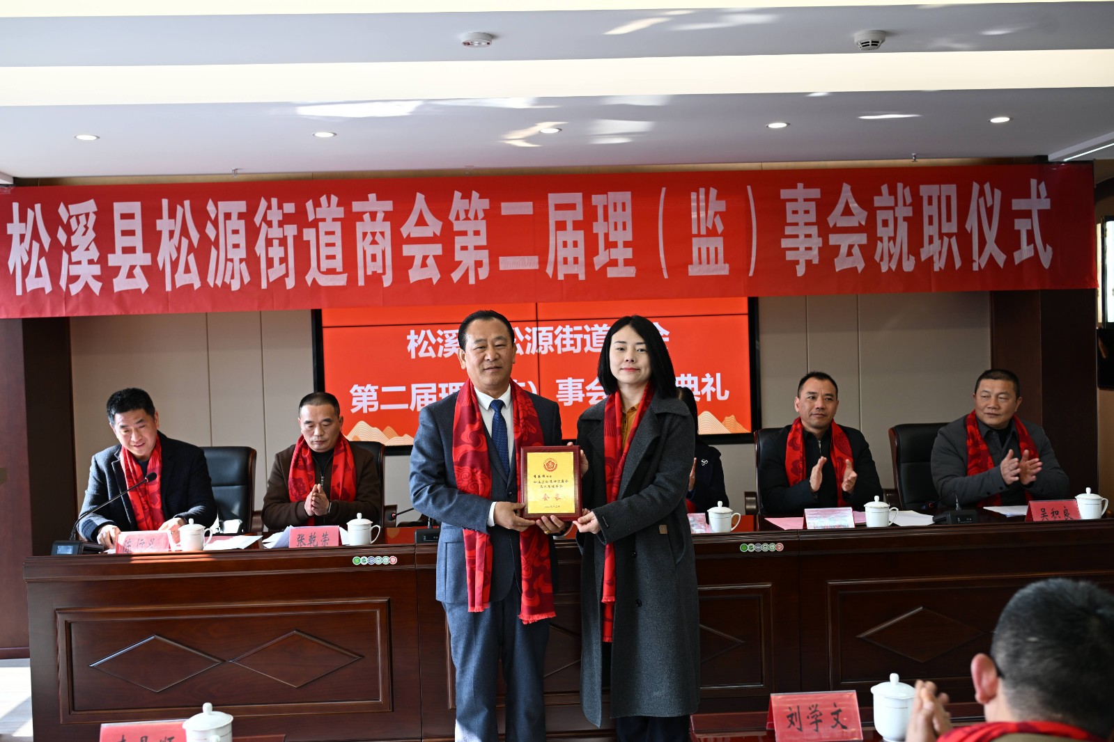 喜報(bào)！易順建工集團(tuán)有限公司李易順董事長連任松源街道商會(huì)第二屆會(huì)長